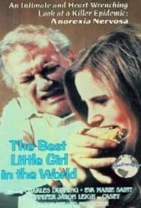 Portada de la pelicual: una hija casi perfecta; en donde se ve a un señor grande de edad obligando a su hija a comer